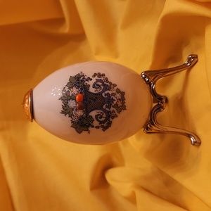 Lenox vintage China Treasures Collection Egg